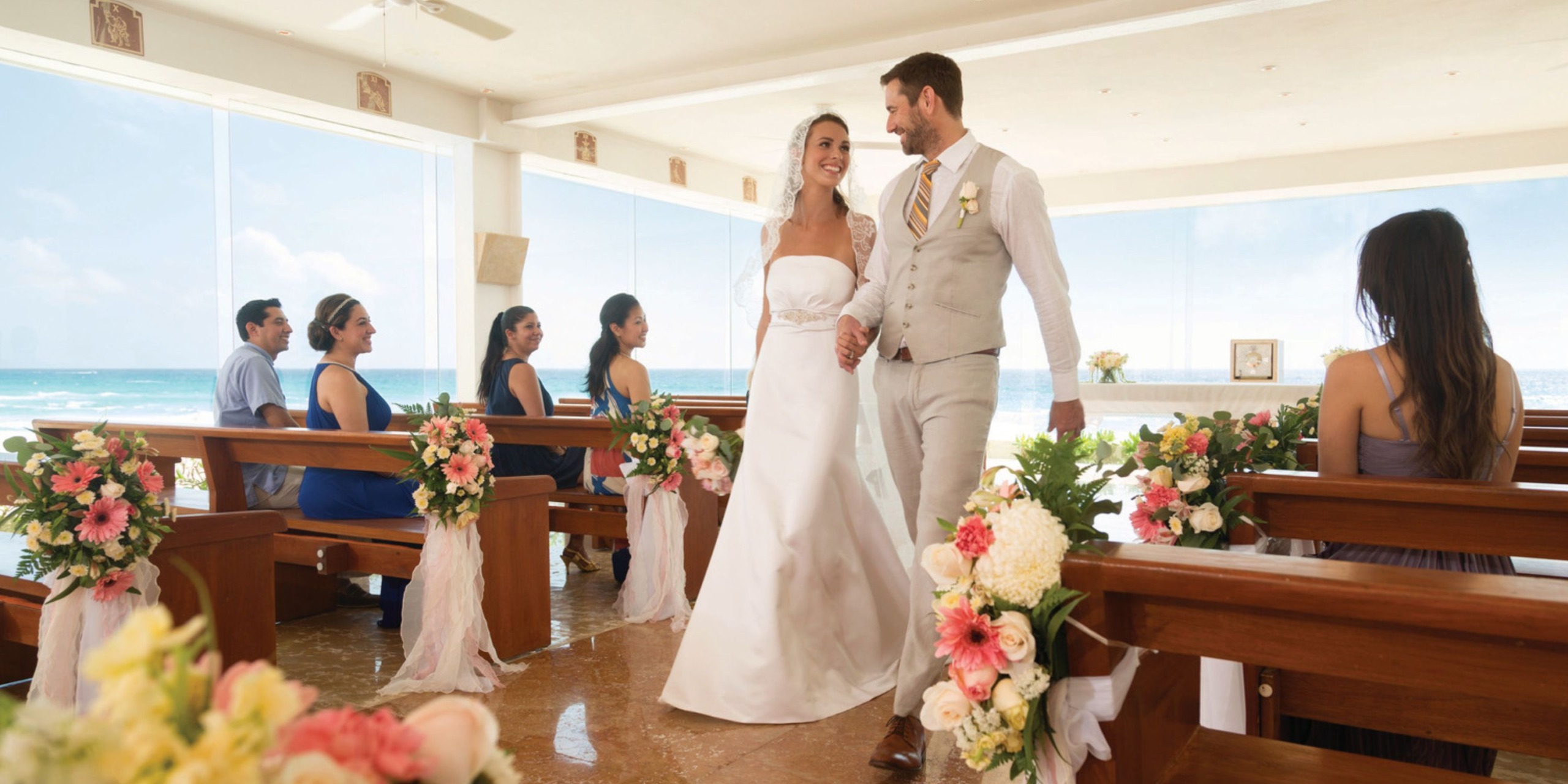 Chapel by the sea at Wyndham Alltra Cancún for symbolic and religious weddings