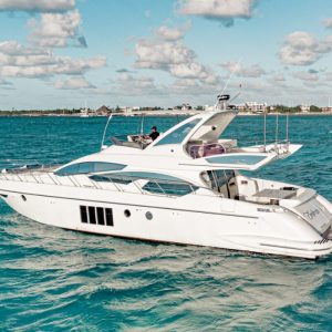 Paseos en Yate - Embrace