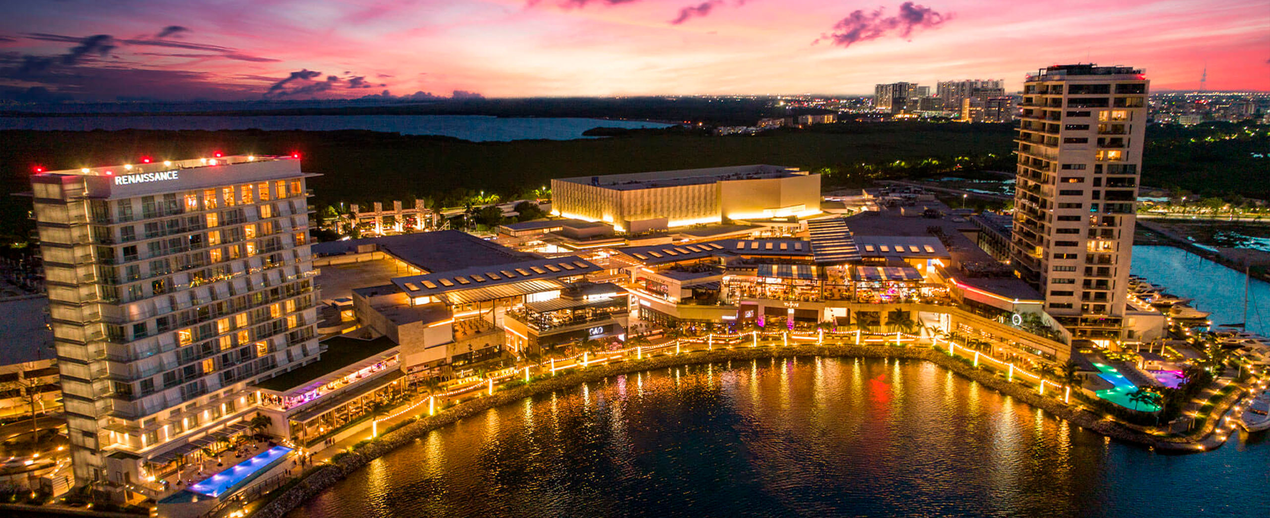 Puerto Cancún: Marina, Shops 